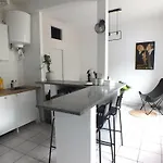 アパート Renove - Centre & Tram 5min